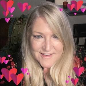 Meet your Posher, Lora